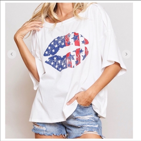 Graphic Lip Tunic - Picture 2 of 3